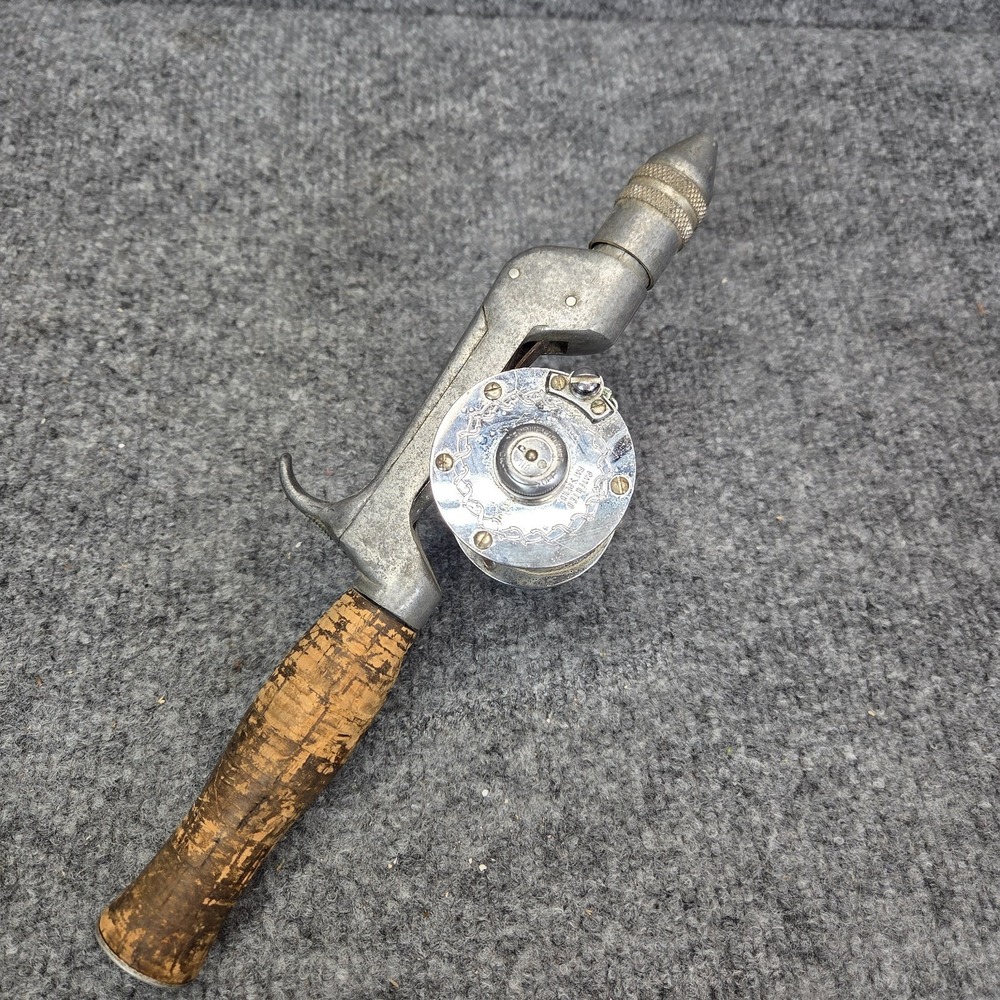 Antique Collector Wave King Steel Fishing Reel Pflueger SkilKast No. 1953‎